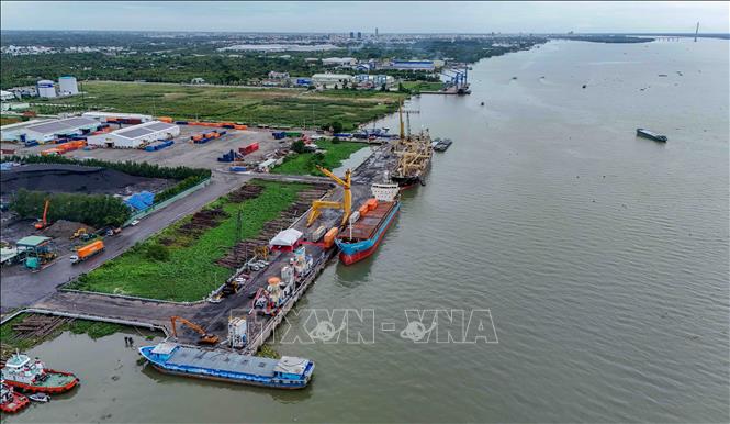 Cảng Cái Cui nằm ven sông Hậu, thuộc quận Cái Răng, thành phố Cần Thơ. Ảnh: Thanh Liêm - TTXVN